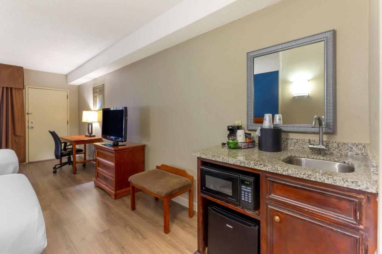 Best Western Plus Cary - Nc State Exterior photo